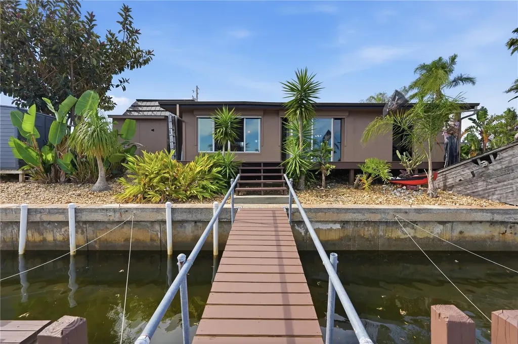 12821 4th Isle Hudson FL 34667