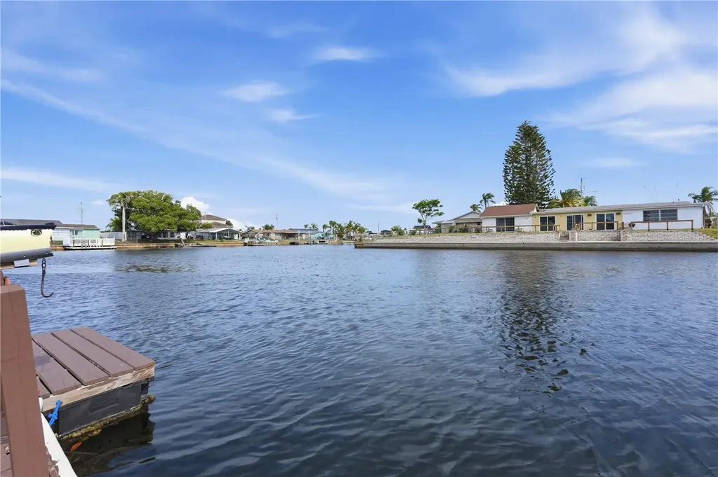 12821 4th Isle Hudson FL 34667