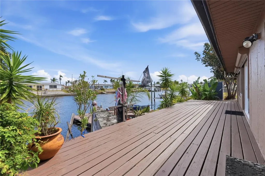 12821 4th Isle Hudson FL 34667