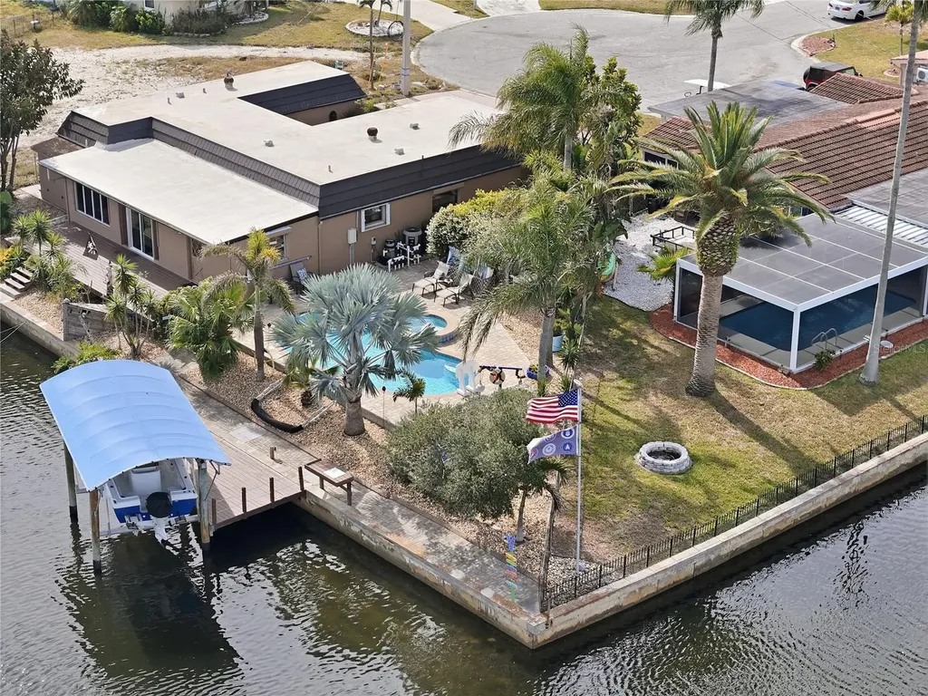 12821 4th Isle Hudson FL 34667