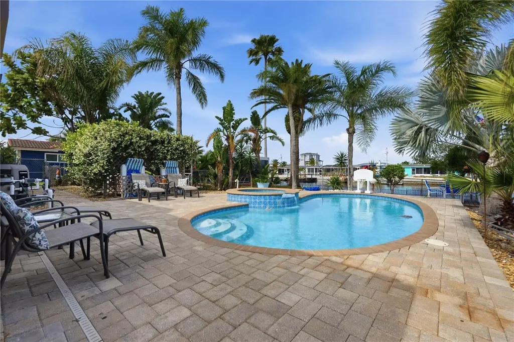 12821 4th Isle Hudson FL 34667