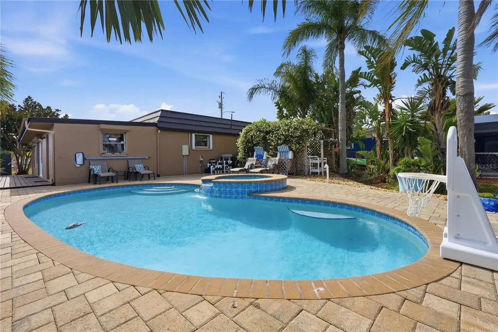 12821 4th Isle Hudson FL 34667