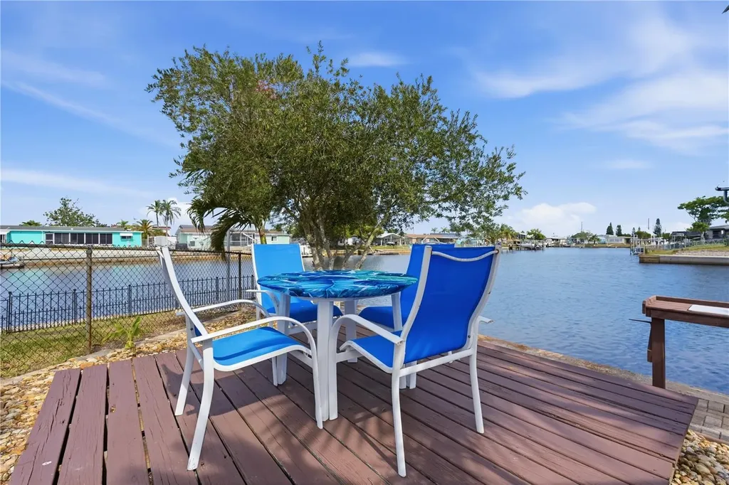 12821 4th Isle Hudson FL 34667