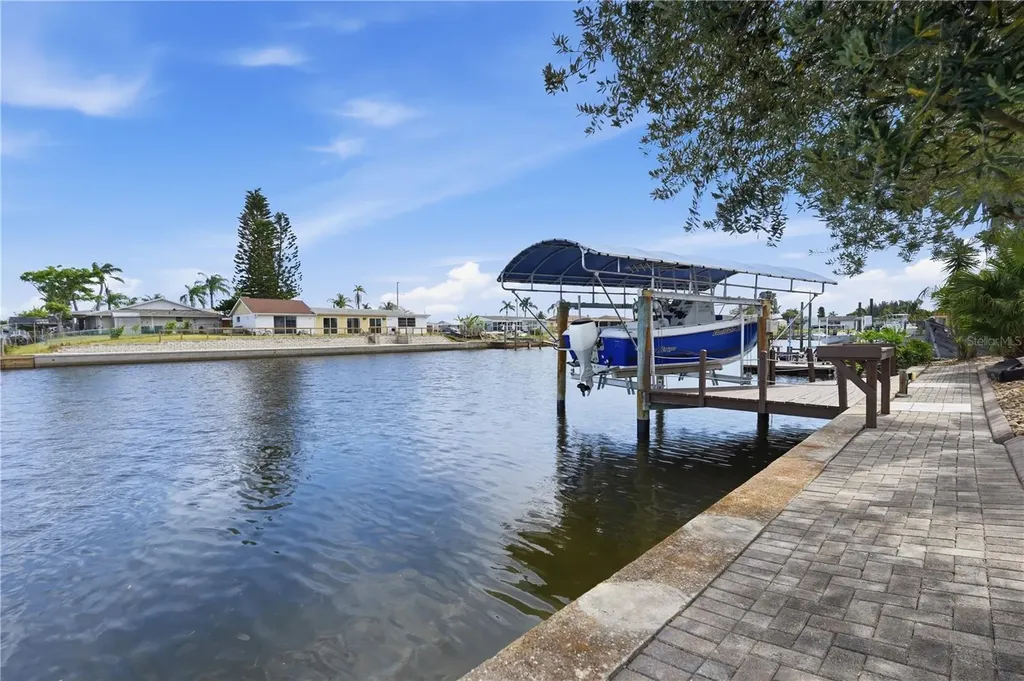 12821 4th Isle Hudson FL 34667
