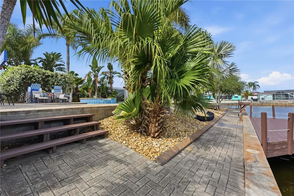 12821 4th Isle Hudson FL 34667