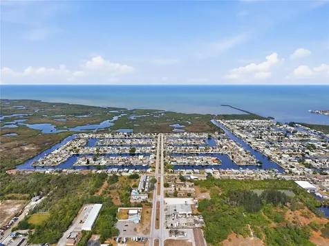 12821 4th Isle Hudson FL 34667