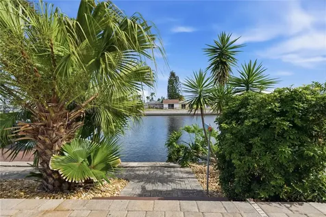 12821 4th Isle Hudson FL 34667