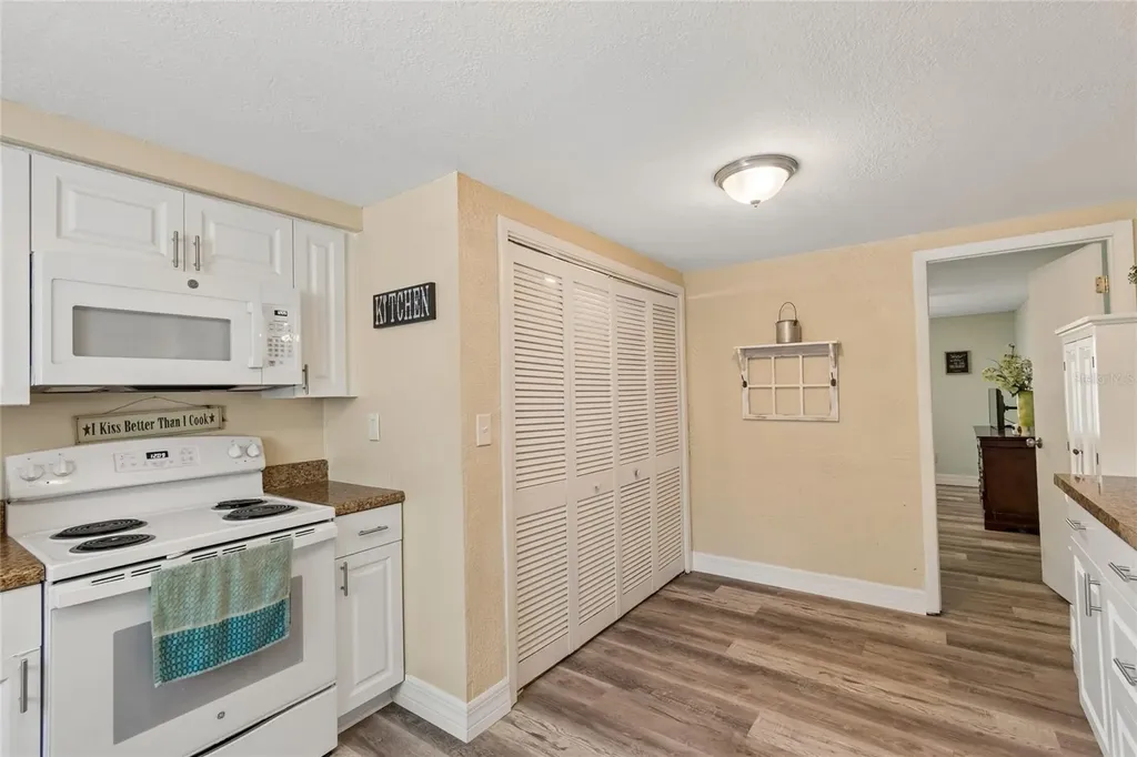 111 W Grapefruit Circle Clearwater FL 33763