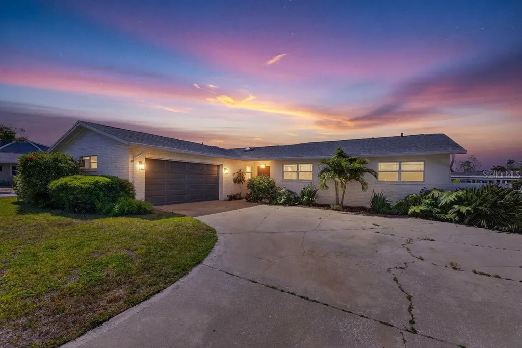 8450 Flagstone Drive Tampa FL 33615