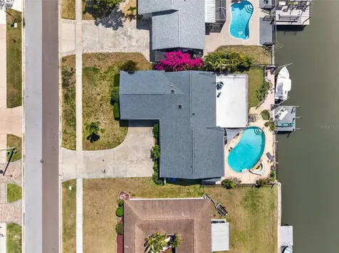 8450 Flagstone Drive Tampa FL 33615