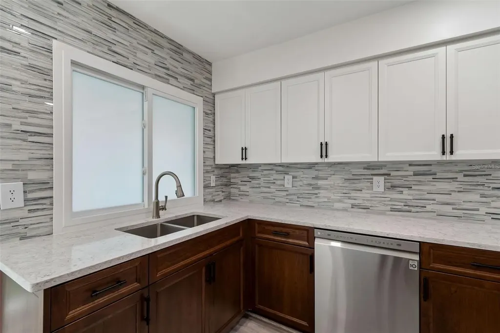14675 Village Glen Circle Tampa FL 33618