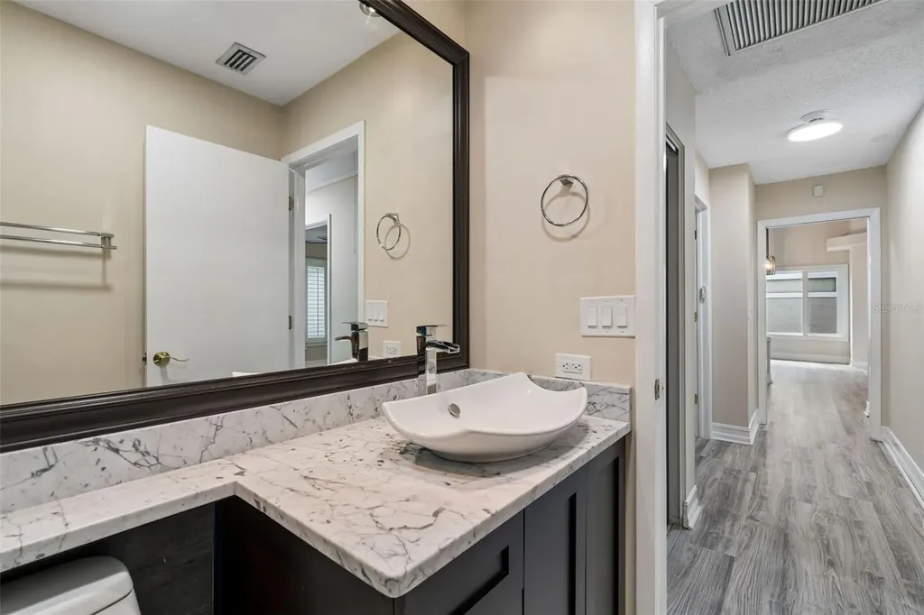 14675 Village Glen Circle Tampa FL 33618