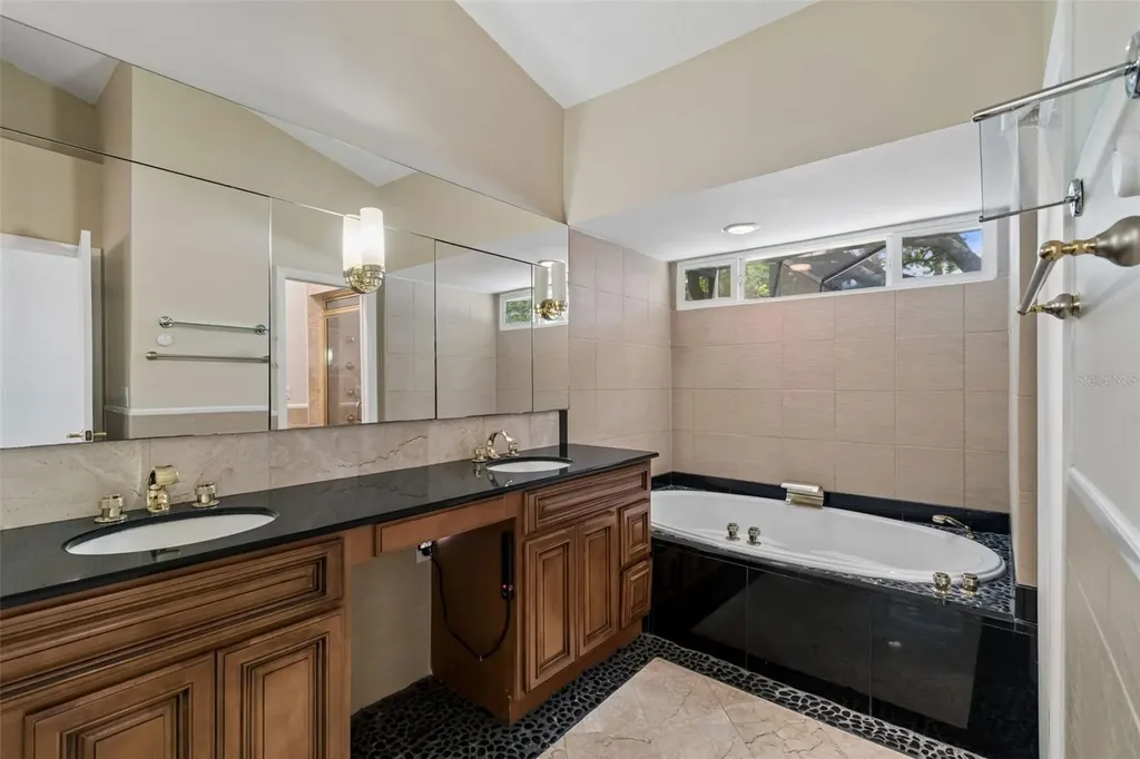 14675 Village Glen Circle Tampa FL 33618