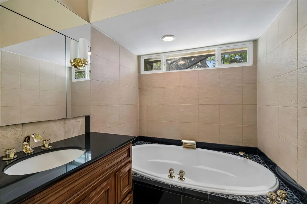 14675 Village Glen Circle Tampa FL 33618