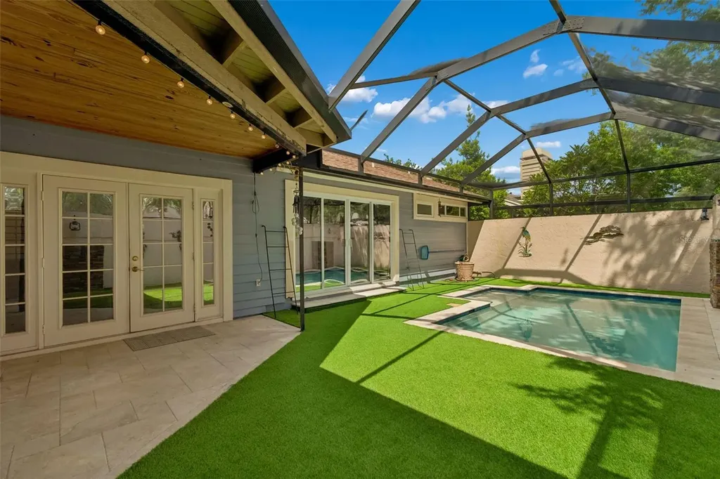 14675 Village Glen Circle Tampa FL 33618
