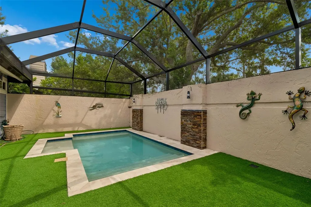 14675 Village Glen Circle Tampa FL 33618