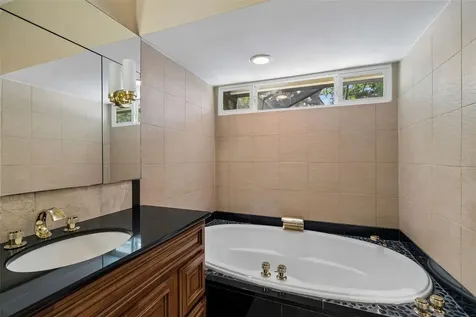 14675 Village Glen Circle Tampa FL 33618