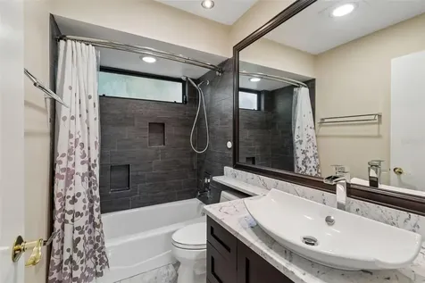 14675 Village Glen Circle Tampa FL 33618