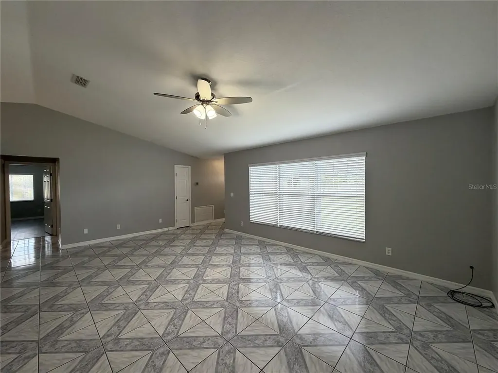 7750 SE 150 Avenue Morriston FL 32668