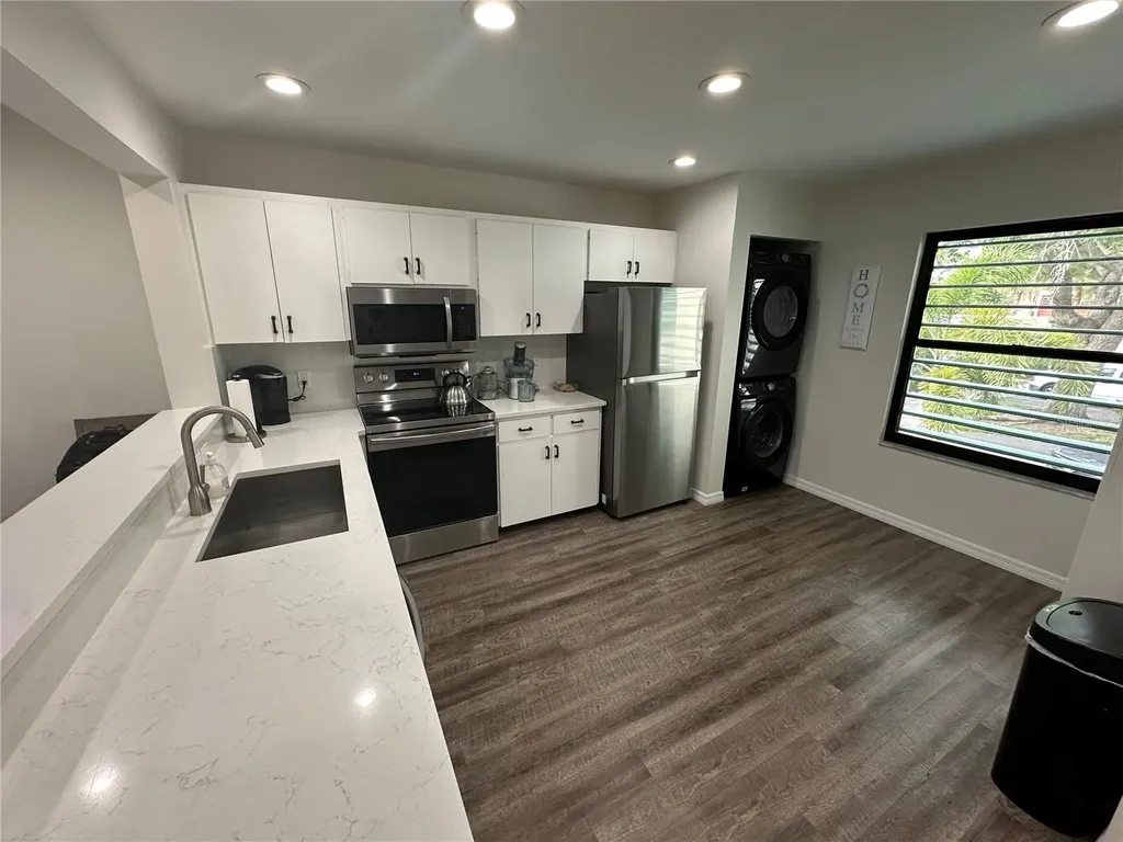 619 Spring Lakes Boulevard Bradenton FL 34210