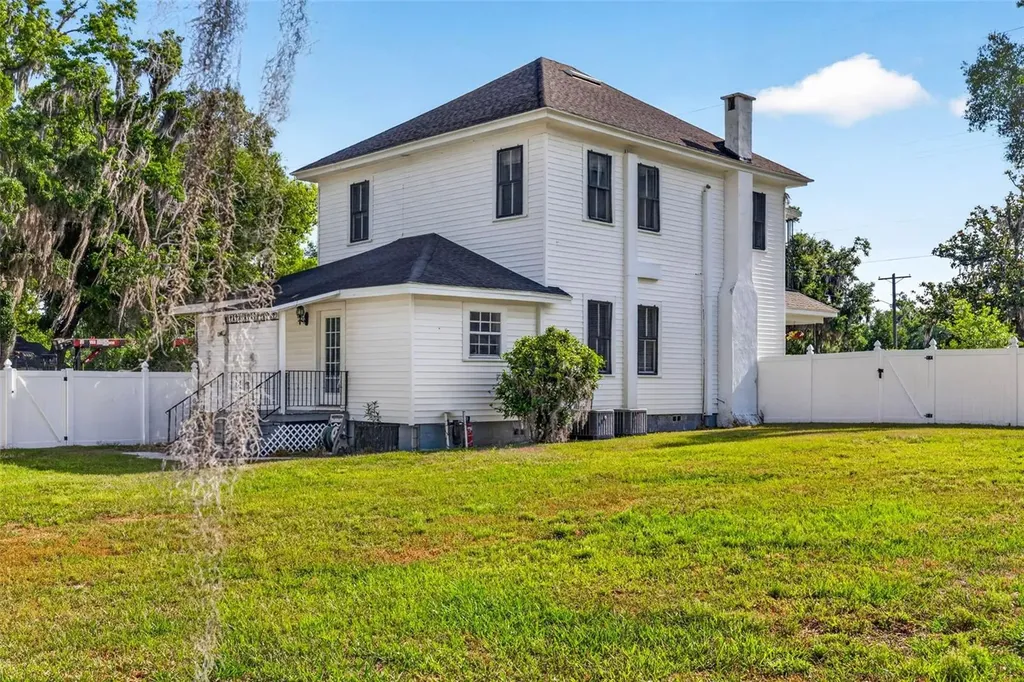 14107 17th Street Dade City FL 33525