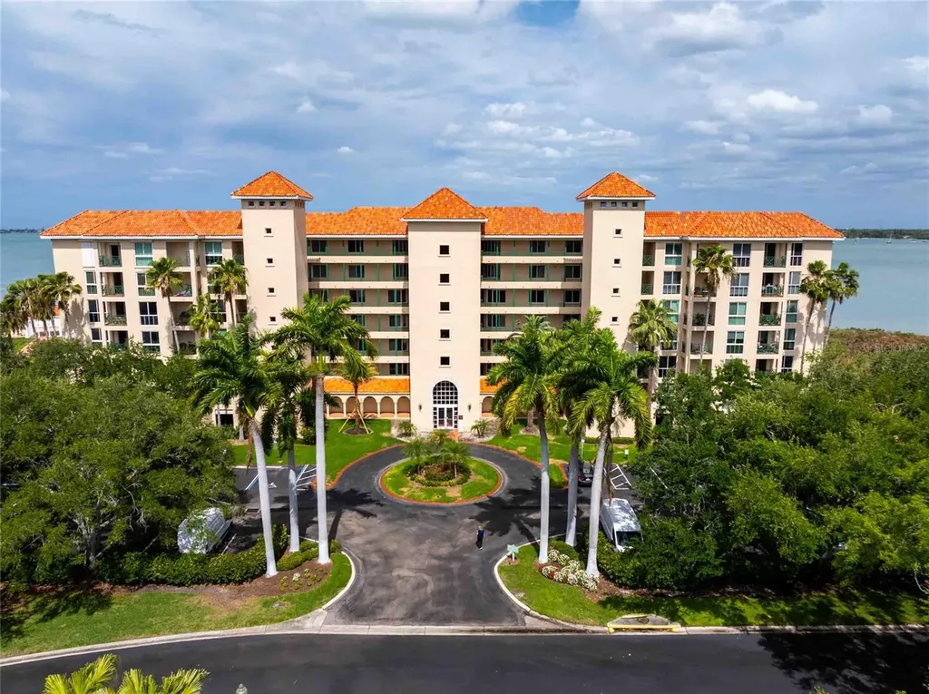 4737 Dolphin Cay Lane S St Petersburg FL 33711