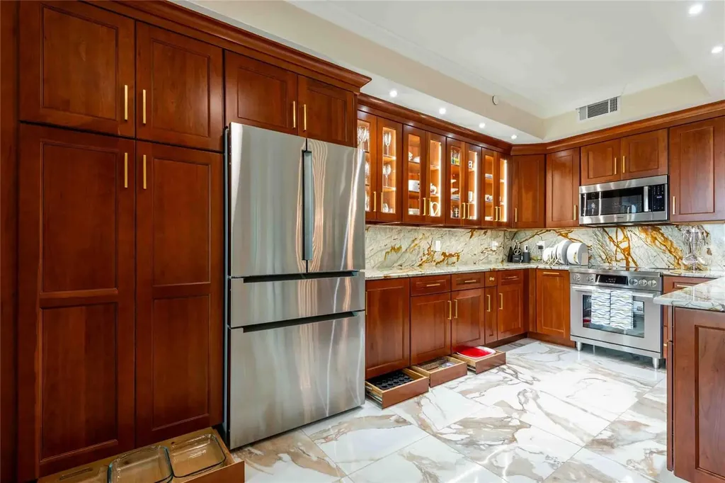 4737 Dolphin Cay Lane S St Petersburg FL 33711