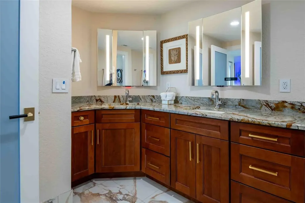 4737 Dolphin Cay Lane S St Petersburg FL 33711