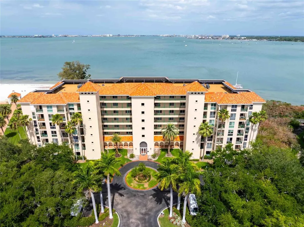4737 Dolphin Cay Lane S St Petersburg FL 33711