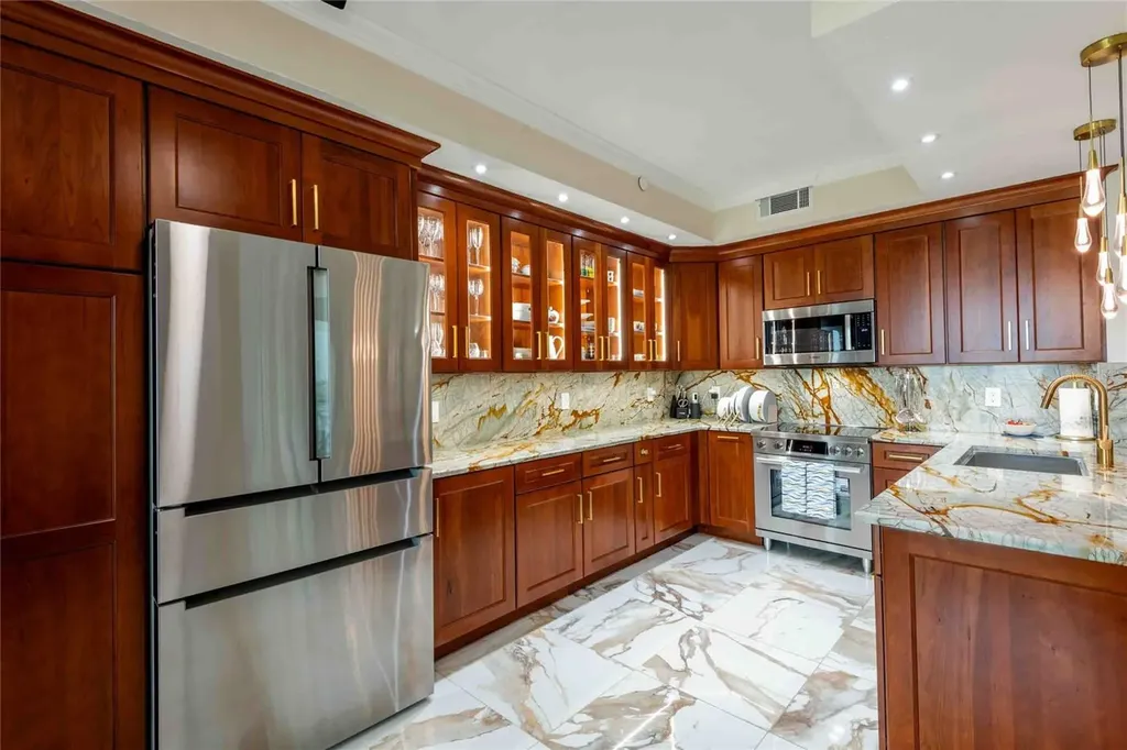 4737 Dolphin Cay Lane S St Petersburg FL 33711