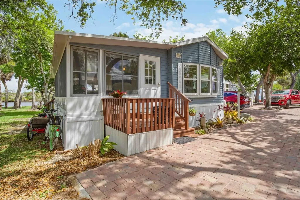 1300 N River Road Venice FL 34293