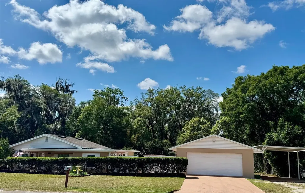 910 W French Avenue Orange City FL 32763