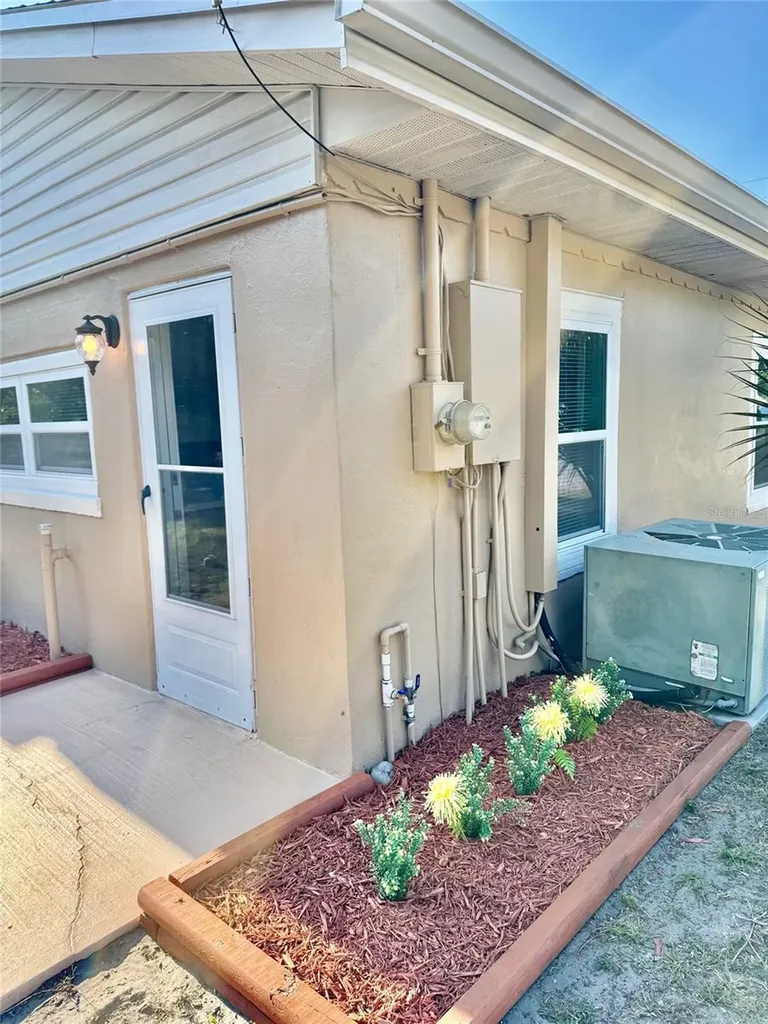 910 W French Avenue Orange City FL 32763