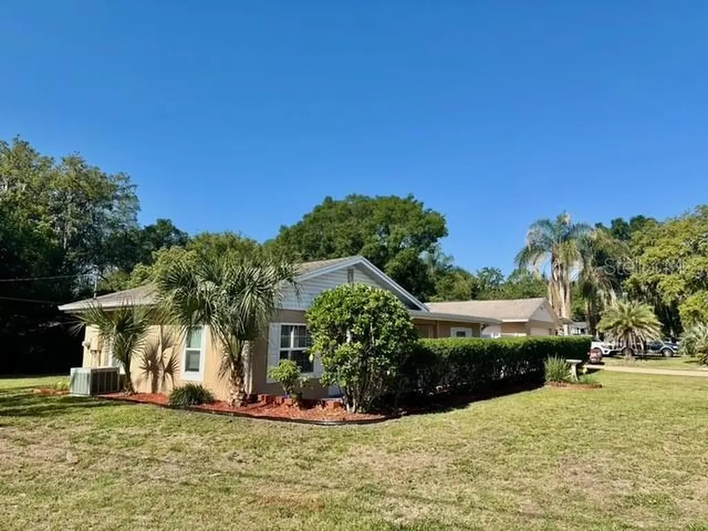 910 W French Avenue Orange City FL 32763