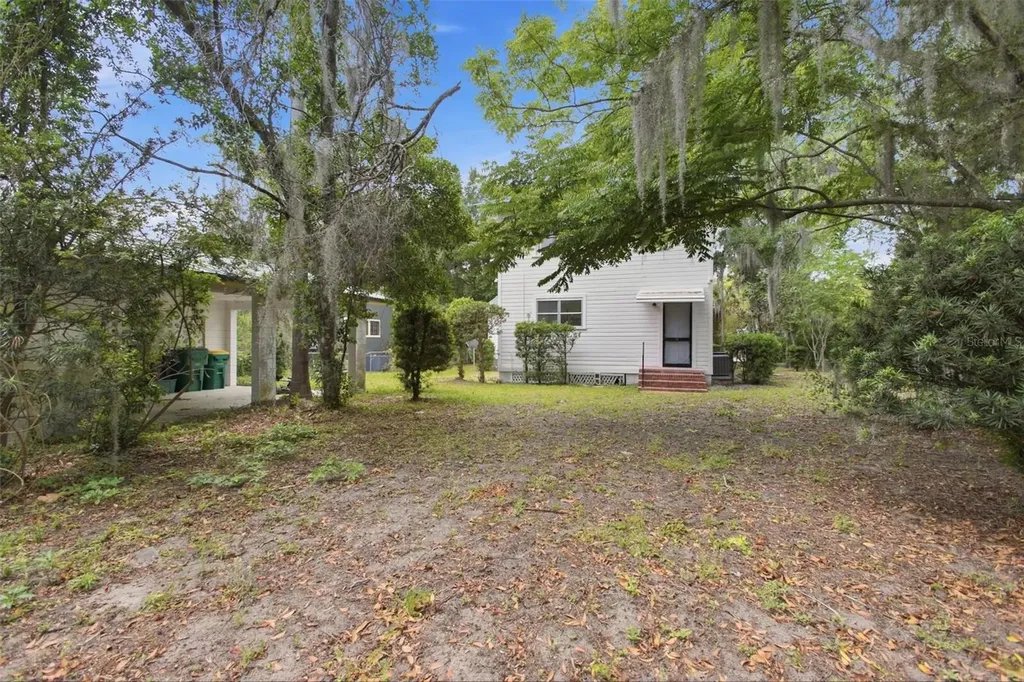533 N Sans Souci Avenue Deland FL 32720