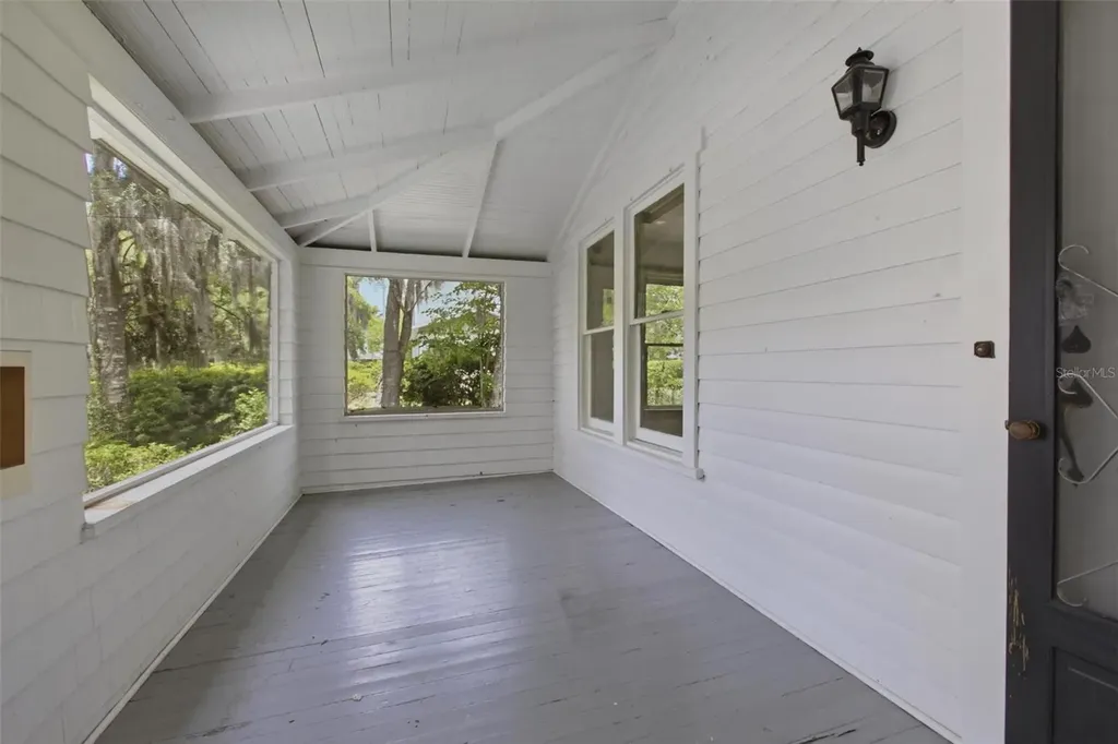533 N Sans Souci Avenue Deland FL 32720