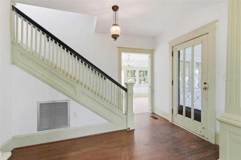 533 N Sans Souci Avenue Deland FL 32720