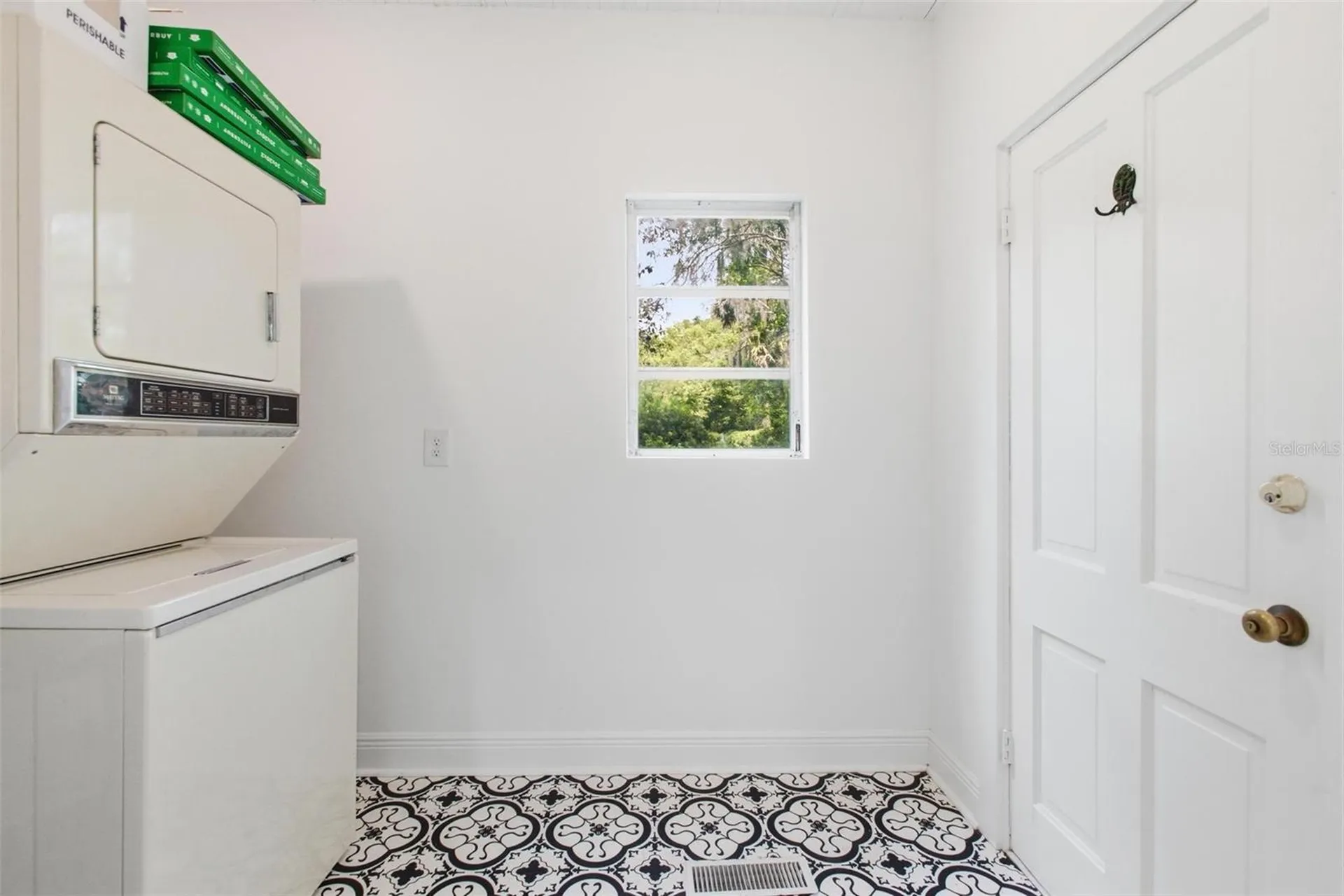 533 N Sans Souci Avenue Deland FL 32720