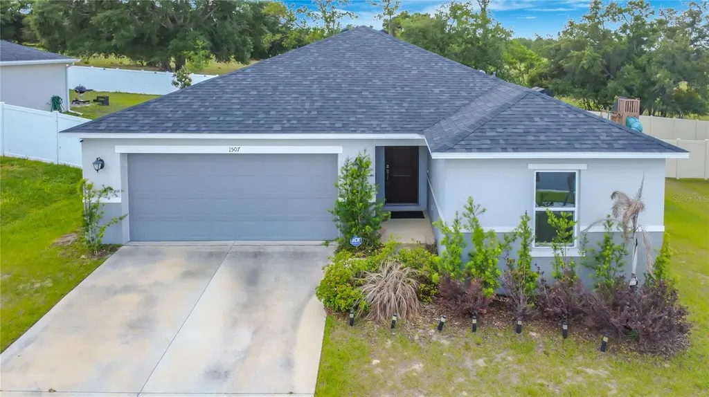 1507 Geranium Drive Mascotte FL 34753