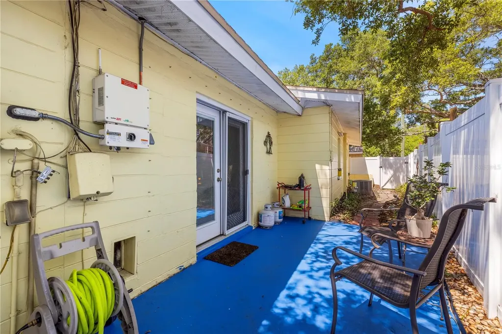 8187 23rd Avenue N St Petersburg FL 33710