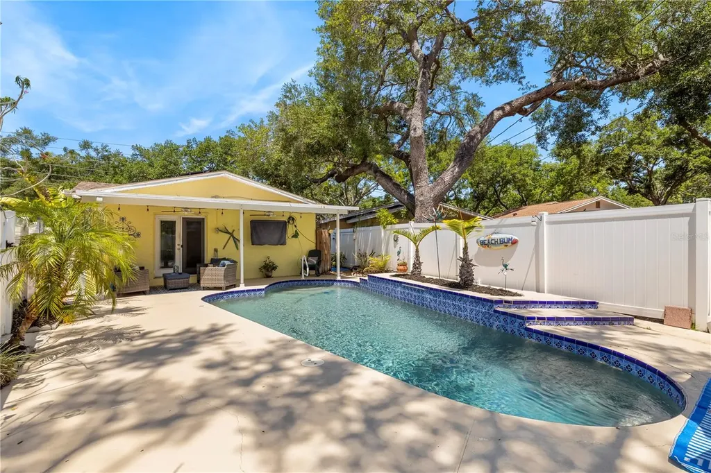 8187 23rd Avenue N St Petersburg FL 33710