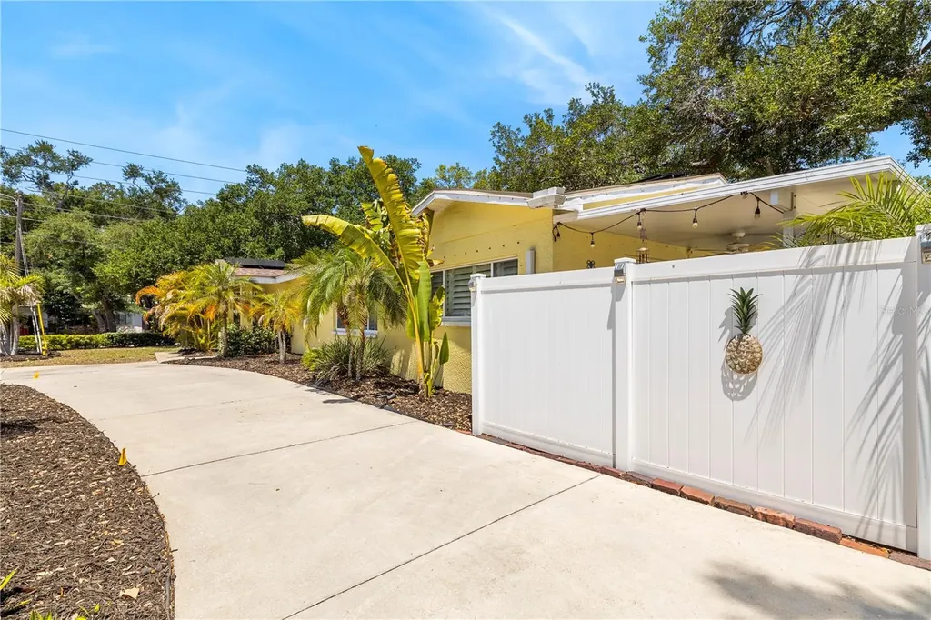 8187 23rd Avenue N St Petersburg FL 33710