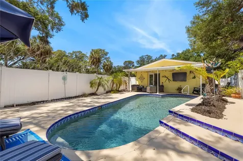 8187 23rd Avenue N St Petersburg FL 33710