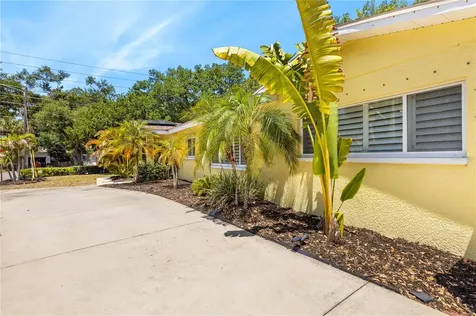 8187 23rd Avenue N St Petersburg FL 33710