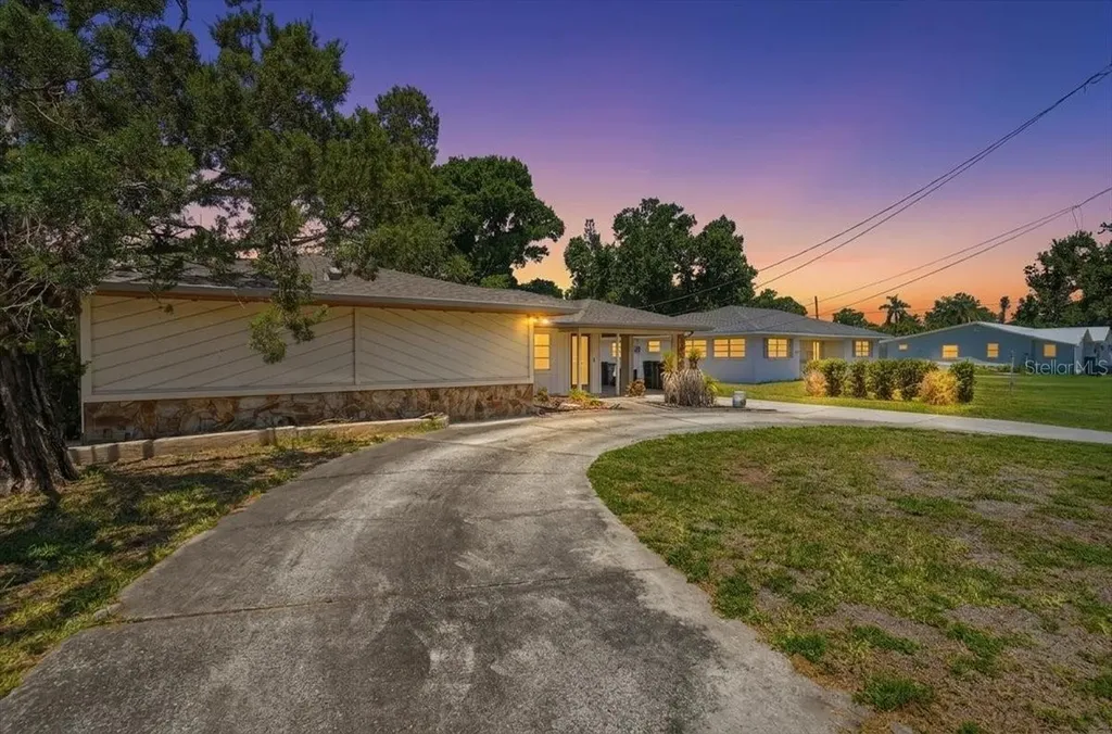 304 42nd Street W Bradenton FL 34209