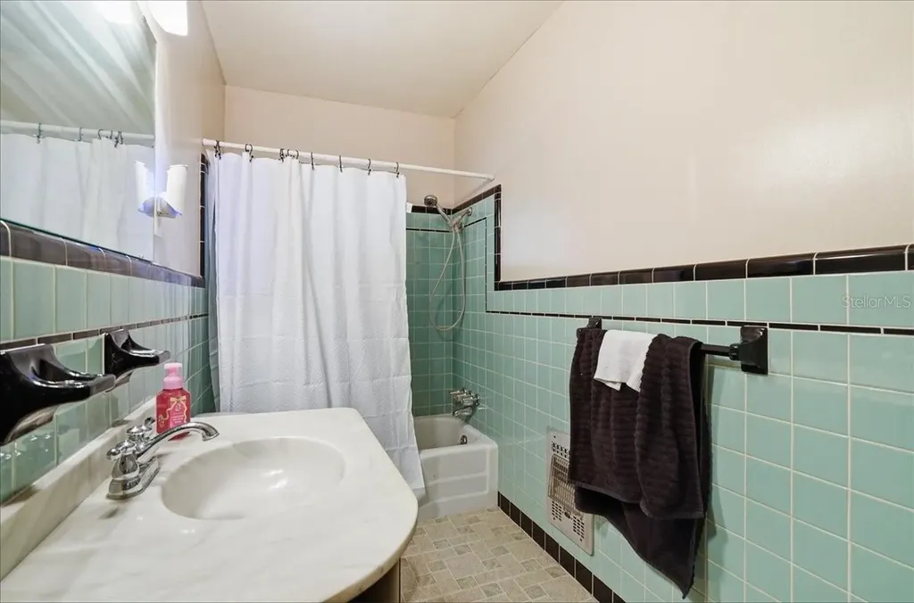 304 42nd Street W Bradenton FL 34209