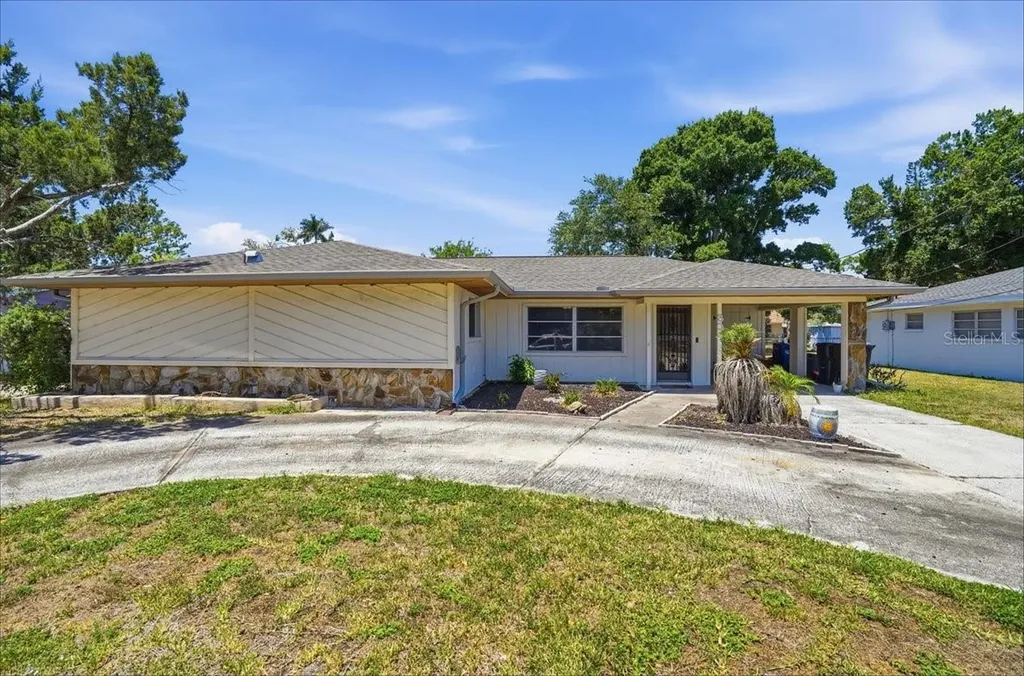 304 42nd Street W Bradenton FL 34209