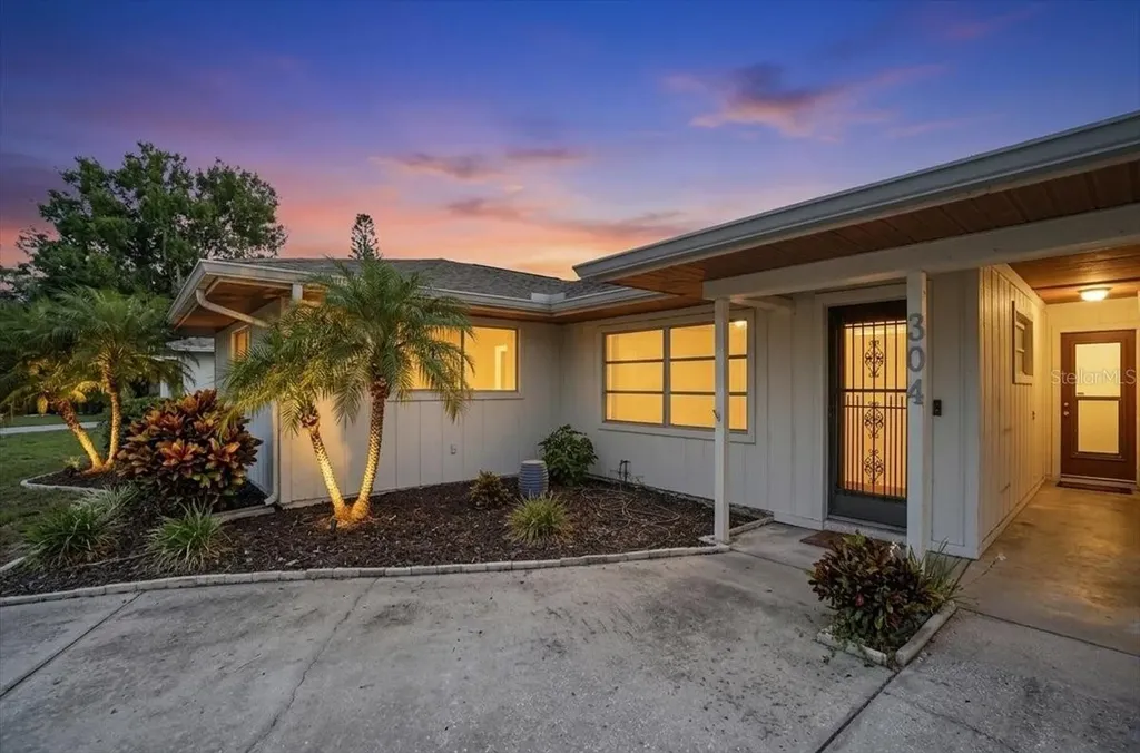 304 42nd Street W Bradenton FL 34209