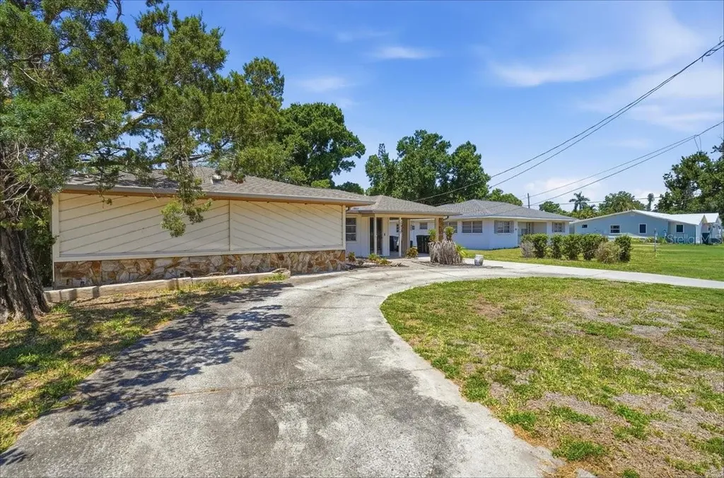 304 42nd Street W Bradenton FL 34209