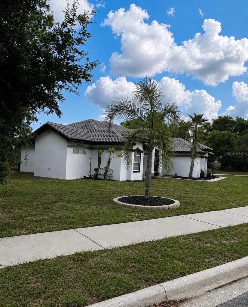 1043 W Seagate Drive Deltona FL 32725